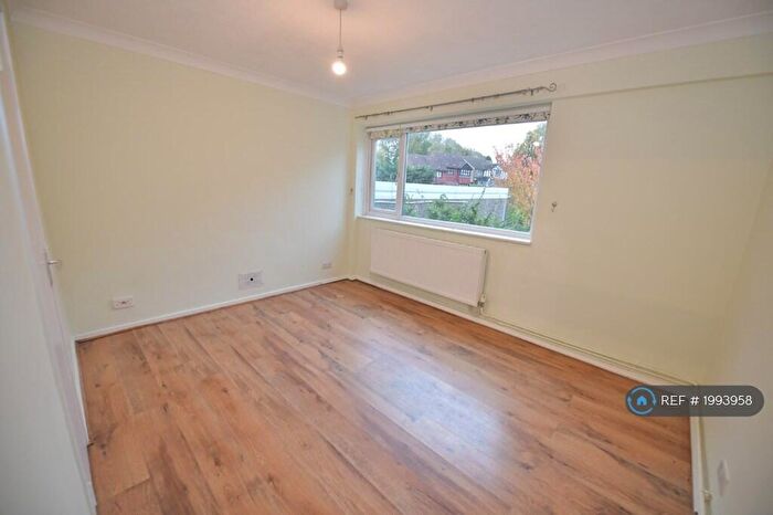 2 Bedroom Flat To Rent In Woodcote Drive, Orpington, BR6
