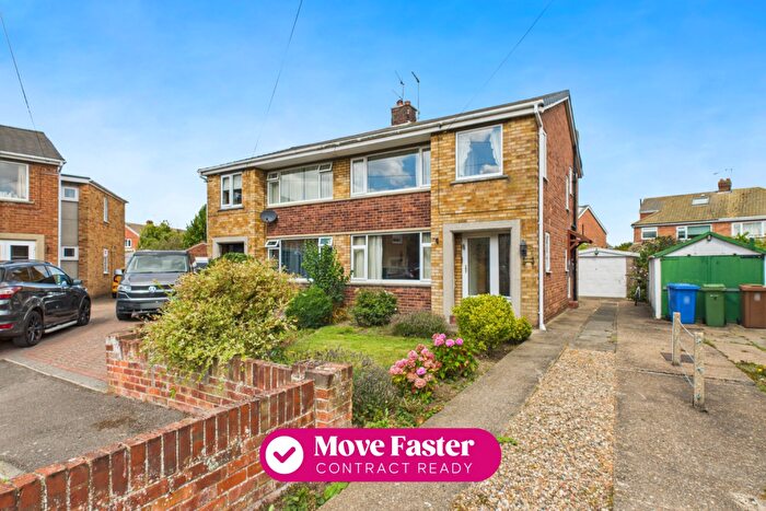 3 Bedroom Semi-Detached House For Sale In West Close, Beverley, HU17