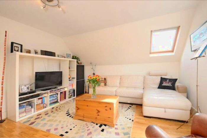 1 Bedroom Flat To Rent In Bedford Hill, London, SW12