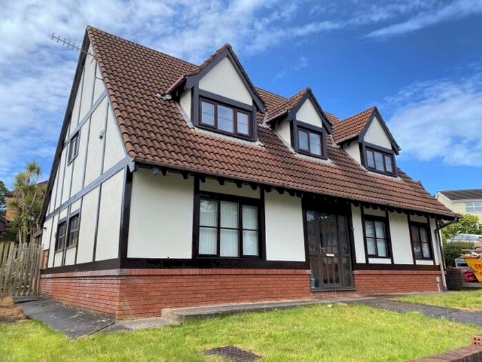 4 Bedroom Detached House To Rent In Llwynderw Close, West Cross, SA3