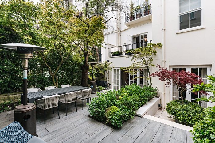 3 Bedroom Flat To Rent In Eaton Square, London, SW1W