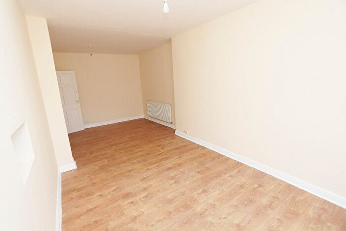 4 Bedroom Semi-Detached House To Rent In Straight Road, Harold Hill, RM3