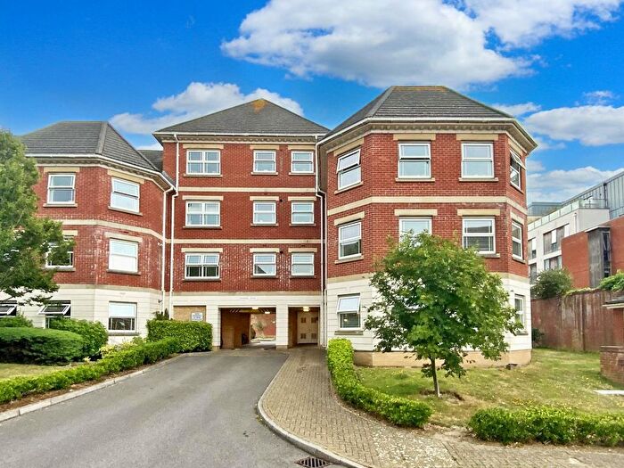 2 Bedroom Flat For Sale In Chatsworth Square, Hove, BN3