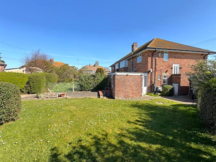 2 Bedroom Flat For Sale In Granby Close, Weymouth, DT4