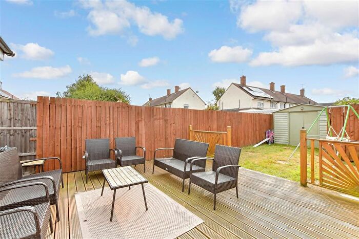3 Bedroom Terraced House For Sale In Hilldene Avenue, Romford, Essex, RM3