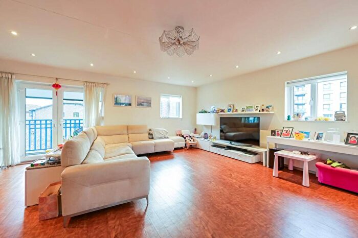 3 Bedroom End Of Terrace House For Sale In Landons Close, Docklands, London, E14
