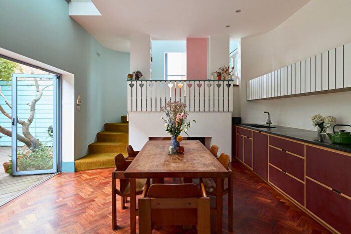4 Bedroom End Terrace House For Sale In Garner Street, Hackney, London, E2