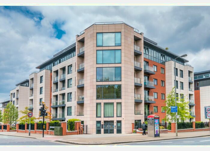 2 Bedroom Flat To Rent In Putney Hill, London, SW15