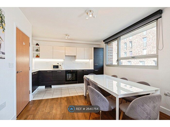 3 Bedroom Flat To Rent In Nelson Walk, London, E3