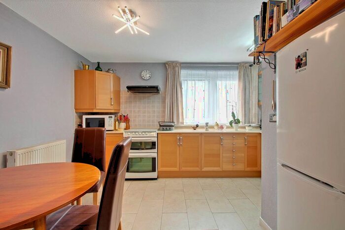 2 Bedroom Flat To Rent In British Street, Tower Hamlets, London, E3
