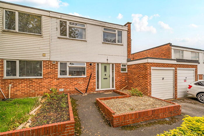 3 Bedroom Semi-Detached House For Sale In Irwell Close, Basingstoke, RG21