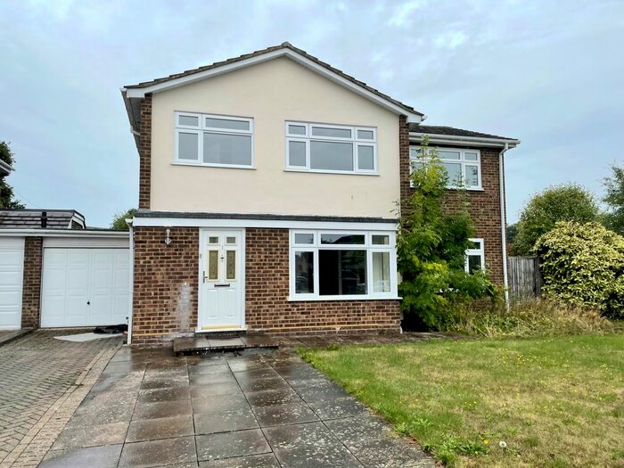 4 Bedroom Detached House To Rent In Mower Close, Wokingham, RG40