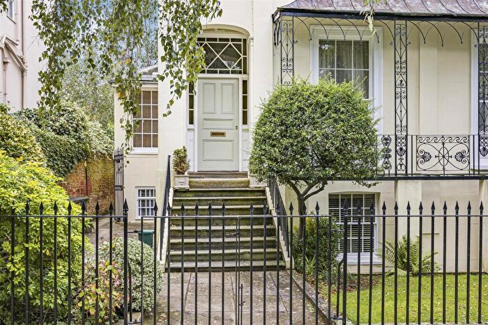 2 Bedroom Apartment For Sale In Wellington Square, Cheltenham, GL50