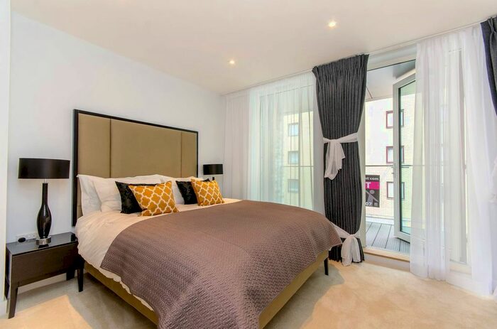 2 Bedroom Flat To Rent In Pocock Street, Borough, London, SE1