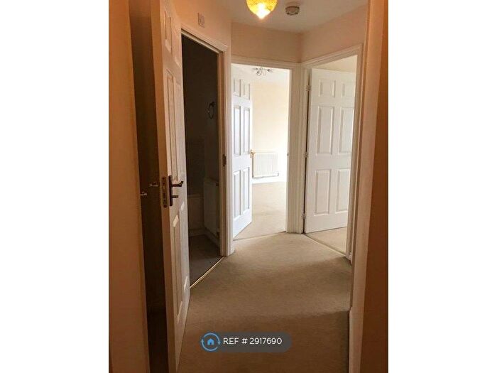 2 Bedroom Flat To Rent In Mountain View, Wrexham, LL11