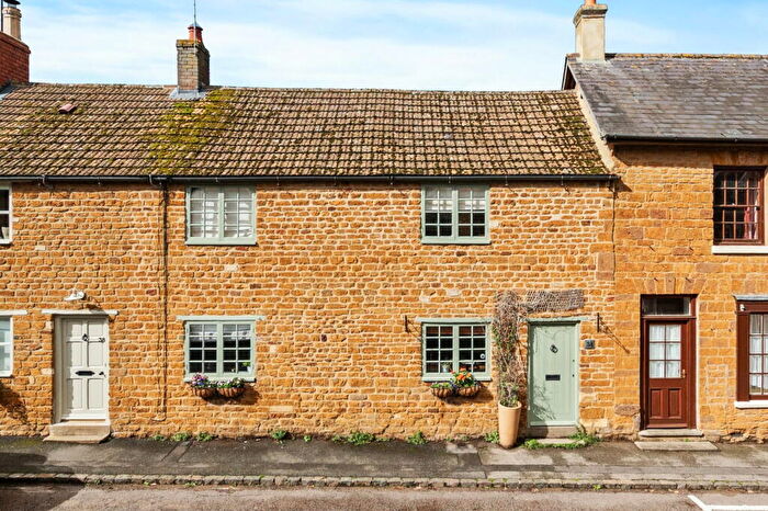 2 Bedroom Cottage For Sale In Main Street, Loddington, NN14