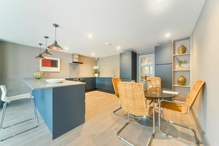 2 Bedroom Flat To Rent In Roehampton High Street, London, SW15