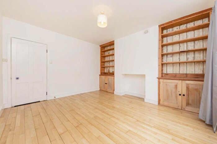 1 Bedroom Apartment For Sale In Gloucester Crescent, London, NW1