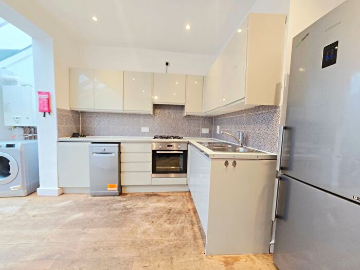 5 Bedroom Terraced House To Rent In Luton Road, Walthamstow, E17