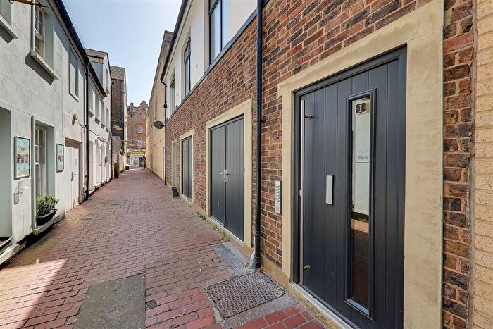 2 Bedroom Flat For Sale In Field Row, Worthing, BN11