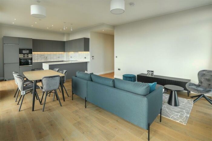 3 Bedroom Flat To Rent In Zinc Street Sugar House Island, E15