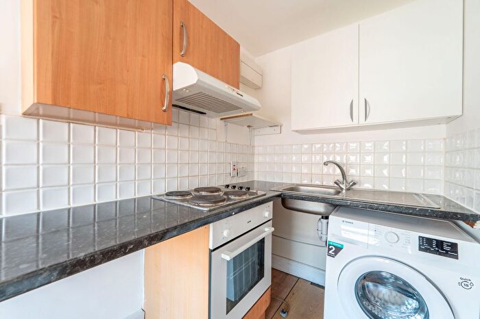 Studio To Rent In High Road, Willesden, London, NW10
