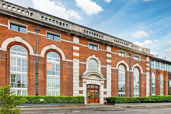 2 Bedroom Flat For Sale In Bazalgette Court, Great West Road, W6