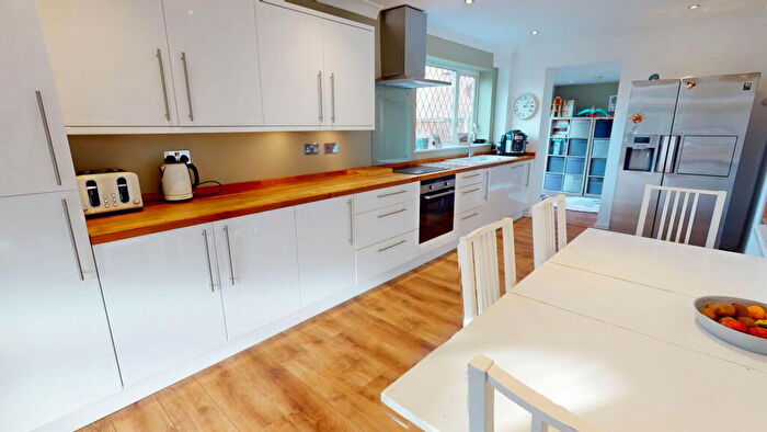 3 Bedroom Detached House For Sale In Scaftworth Close, Bessacarr, DN4