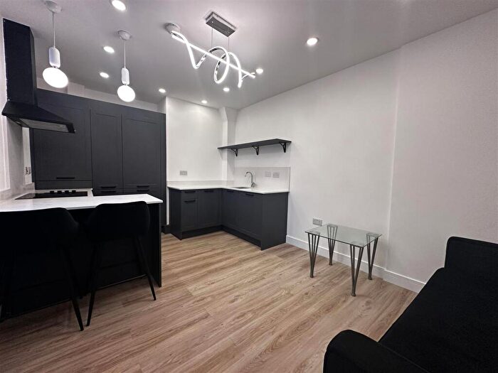 1 Bedroom Apartment To Rent In Ninian Road, Cardiff, CF23