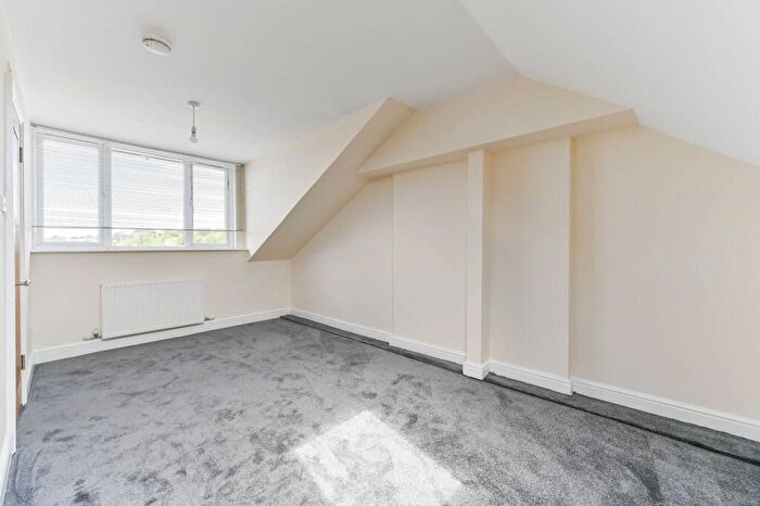 3 Bedroom Flat To Rent In Spa Hill, Upper Norwood, London, SE19