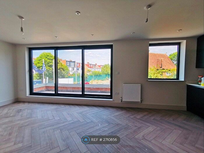 1 Bedroom Flat To Rent In Grand Drive, London, SW20