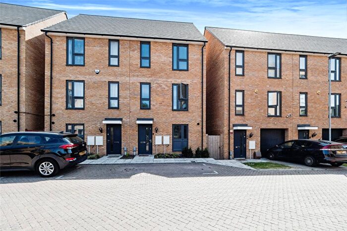 4 Bedroom Semi Detached House For Sale In Lance Street, Rainham, RM13