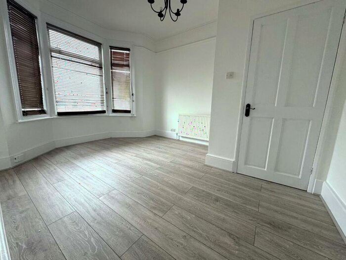 2 Bedroom Flat To Rent In Croyland Road Edmonton, N9