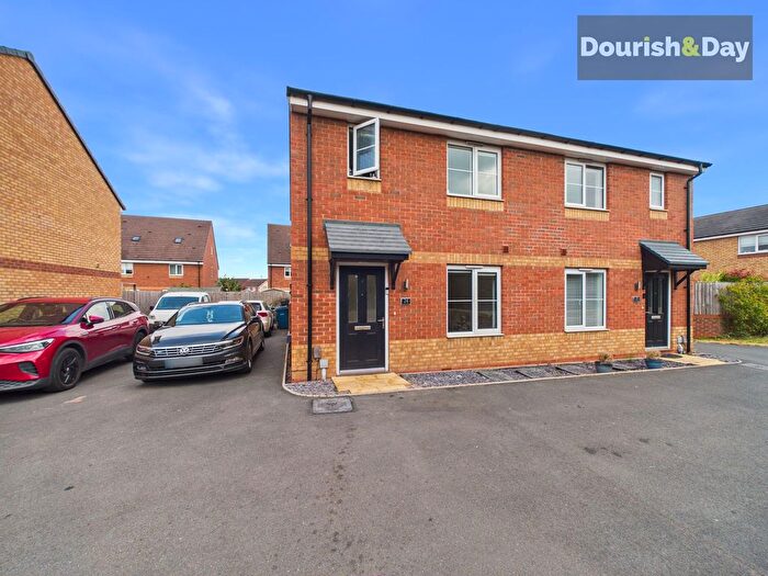3 Bedroom Semi-Detached House For Sale In Till View, Stafford, ST16