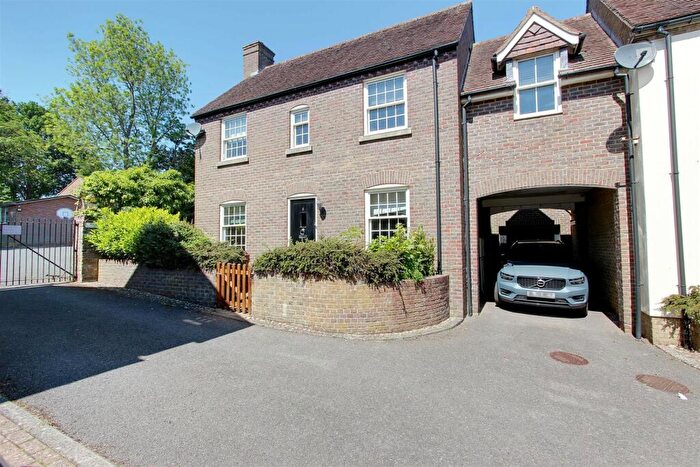 3 Bedroom Semi-Detached House To Rent In Harrow Yard, Tring, HP23