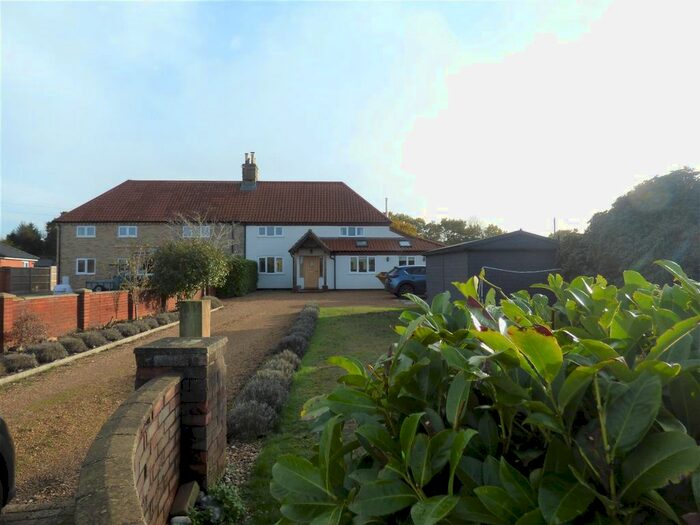 3 Bedroom Semi-Detached House To Rent In Yarmouth Road, Broome, Bungay, NR35