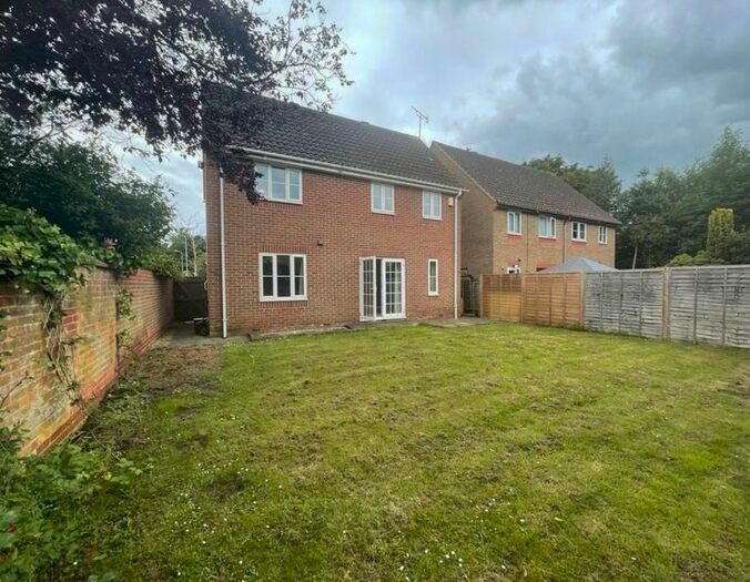 4 Bedroom Detached House To Rent In Almond Close, Ashford, TN25