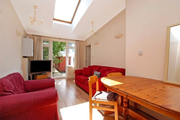 3 Bedroom Flat To Rent In Montana Road, Tooting, London, SW17