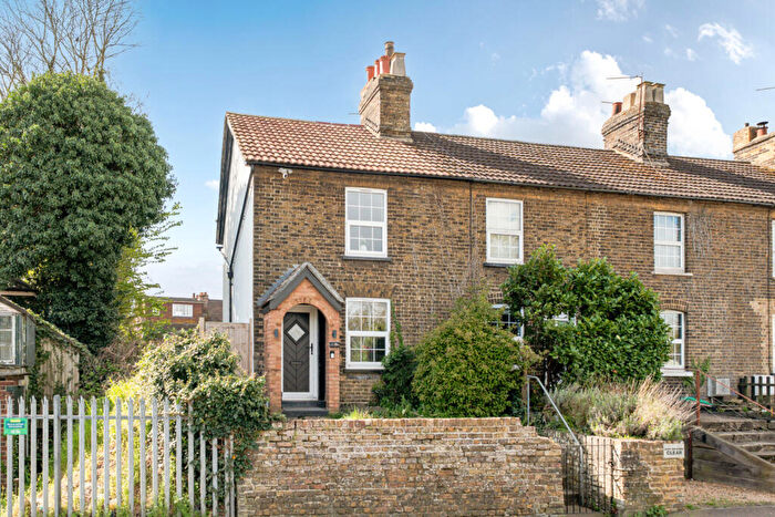 2 Bedroom End Of Terrace House For Sale In High Street, Snodland, Kent, ME6