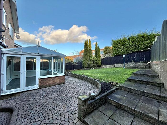 3 Bedroom Detached House For Sale In Carr Bank, Glossop, SK13