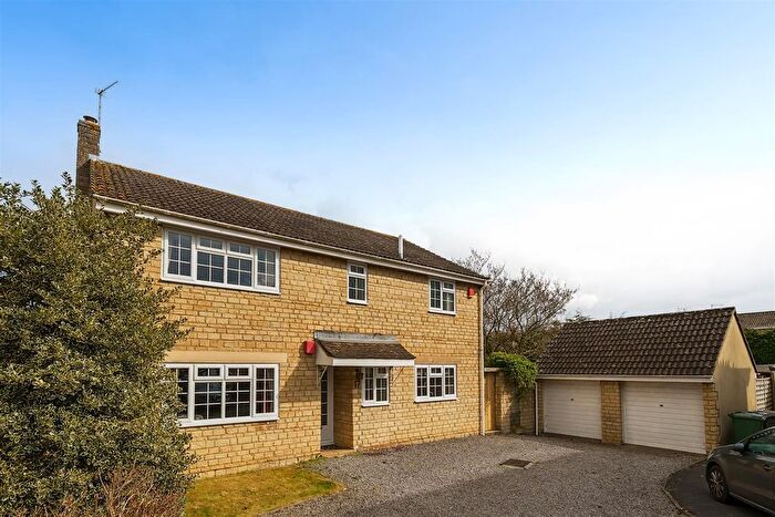 4 Bedroom Detached House For Sale In Chamberlain Road, Chippenham, SN14