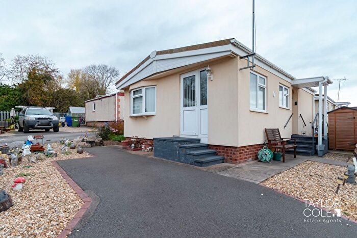 2 Bedroom Mobile/park Home For Sale In Stationfields, Tamworth, B79