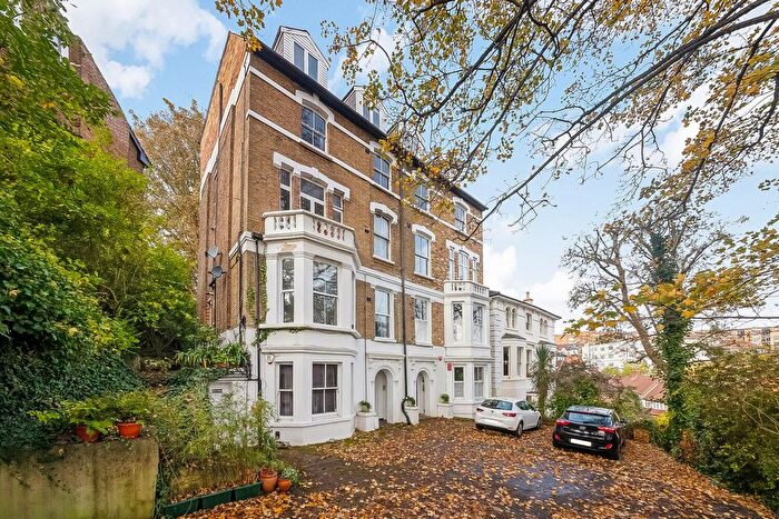 2 Bedroom Flat For Sale In Cintra Park, Crystal Palace, London, SE19