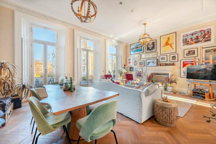 3 Bedroom Flat To Rent In Redcliffe Square, Chelsea, London, SW10