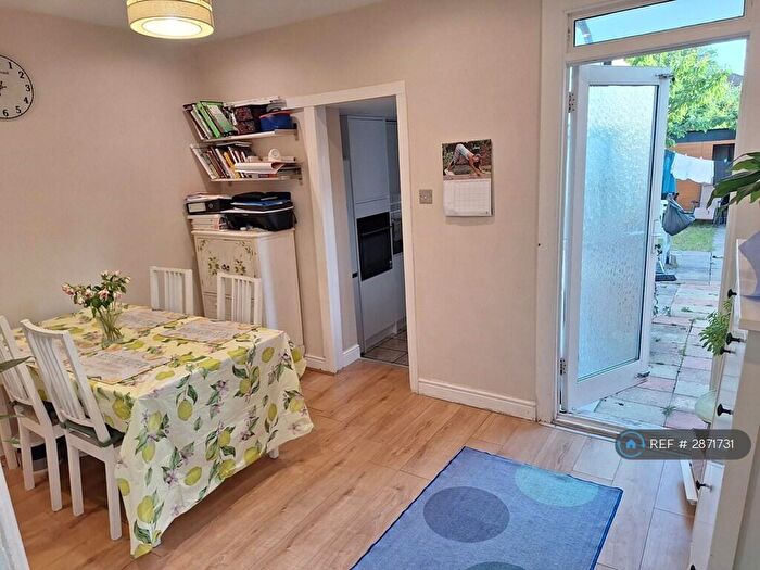 3 Bedroom Semi-Detached House To Rent In Wyche Grove, South Croydon, CR2