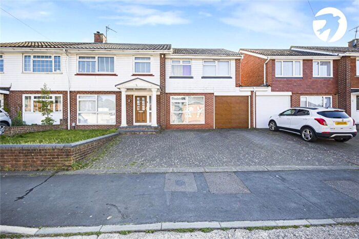 5 Bedroom Semi-Detached House For Sale In Ruxton Close, Swanley, Kent, BR8