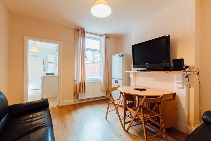 4 Bedroom Terraced House To Rent In Bedford Street, - Bed, LN1