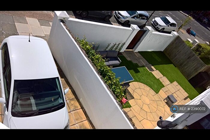 1 Bedroom Flat To Rent In Hove Park Villas Private Garden, Hove, BN3