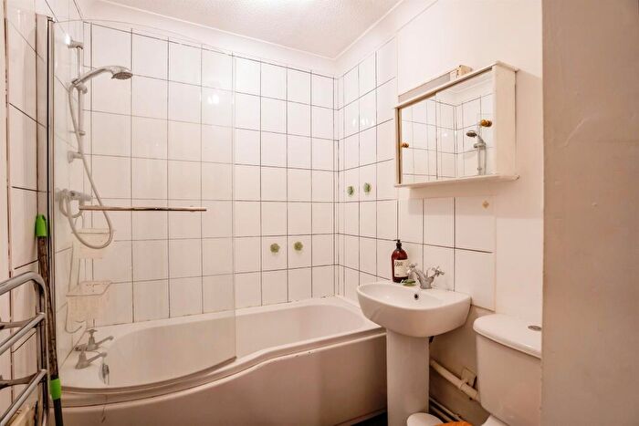 1 Bedroom Flat For Sale In Burnham Avenue, Bognor Regis, PO21