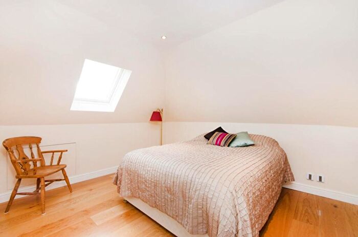 3 Bedroom Flat For Sale In Teignmouth Road, Mapesbury Estate, London, NW2